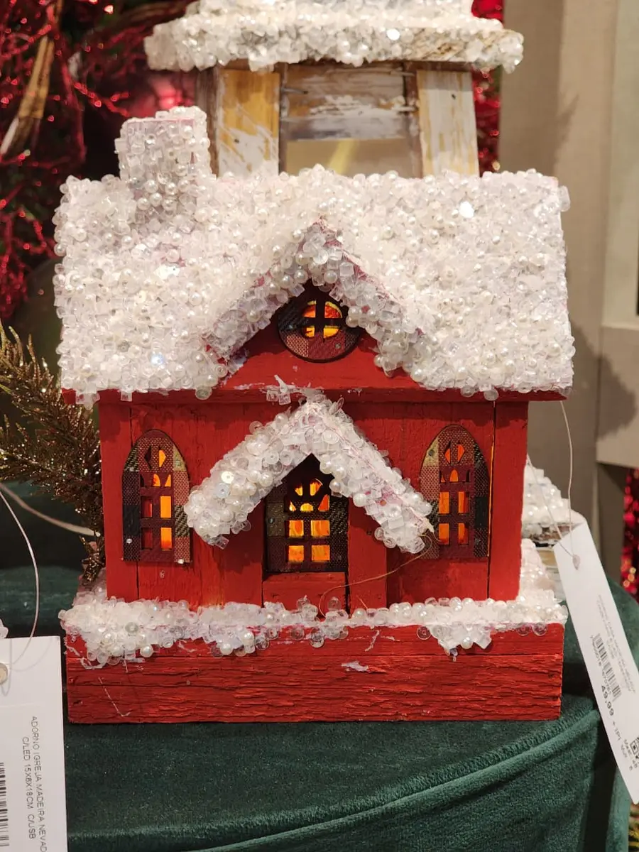 Casa de Madeira com LED Vermelha com USB 15 cm